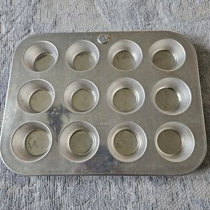 Vintage Mirro muffin cupcake tin pan